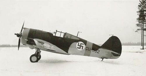 Curtiss P-36 Hawk con insegne Finlandesi