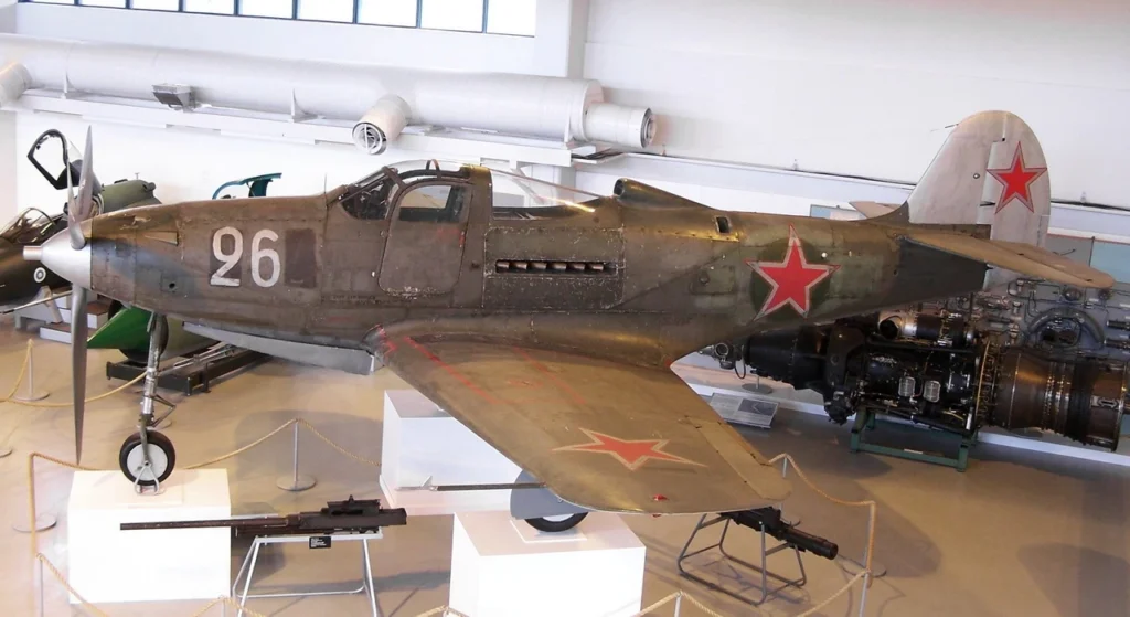 P-39 con insegne sovietiche (Museo aeronautico Finlandia)