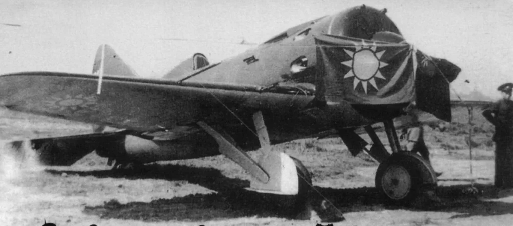 Polikarpov I-16 tipo 5 con insegna cinesi