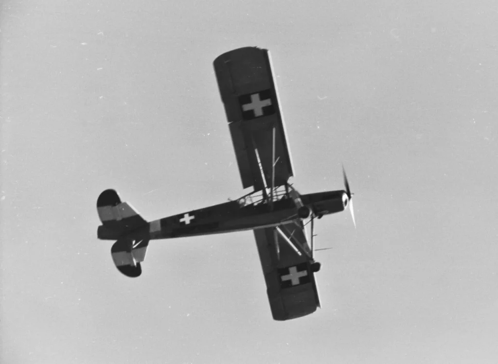 Fieseler Fi 156 con insegne magiare