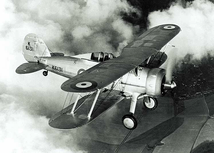 Gloster Gladiator con insegne pre-belliche