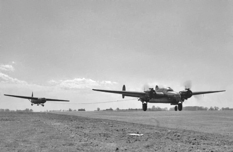 Armstrong Whitworth Albemarle traina un Airspeed Horsa