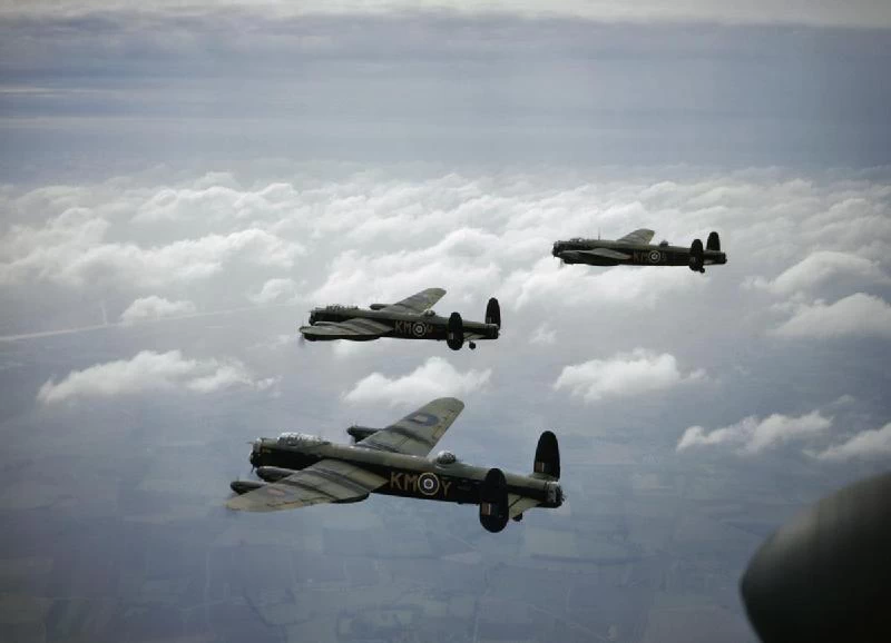 3 Avro Lancaster B.I nel 1942