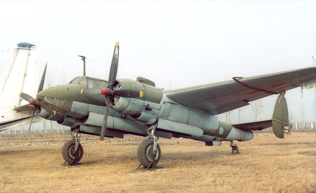 Tupolev Tu-2 con insegne cinesi (China Aviation Museum)