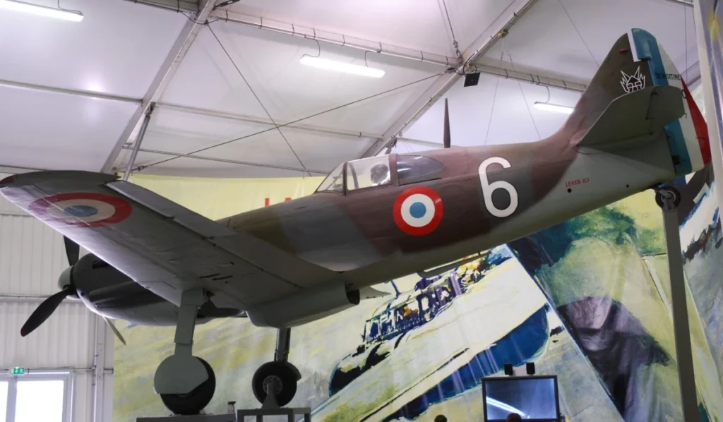 Il primo Dewoitine D.520 nº 277, codice « 6 » assegnato a Le Gloan